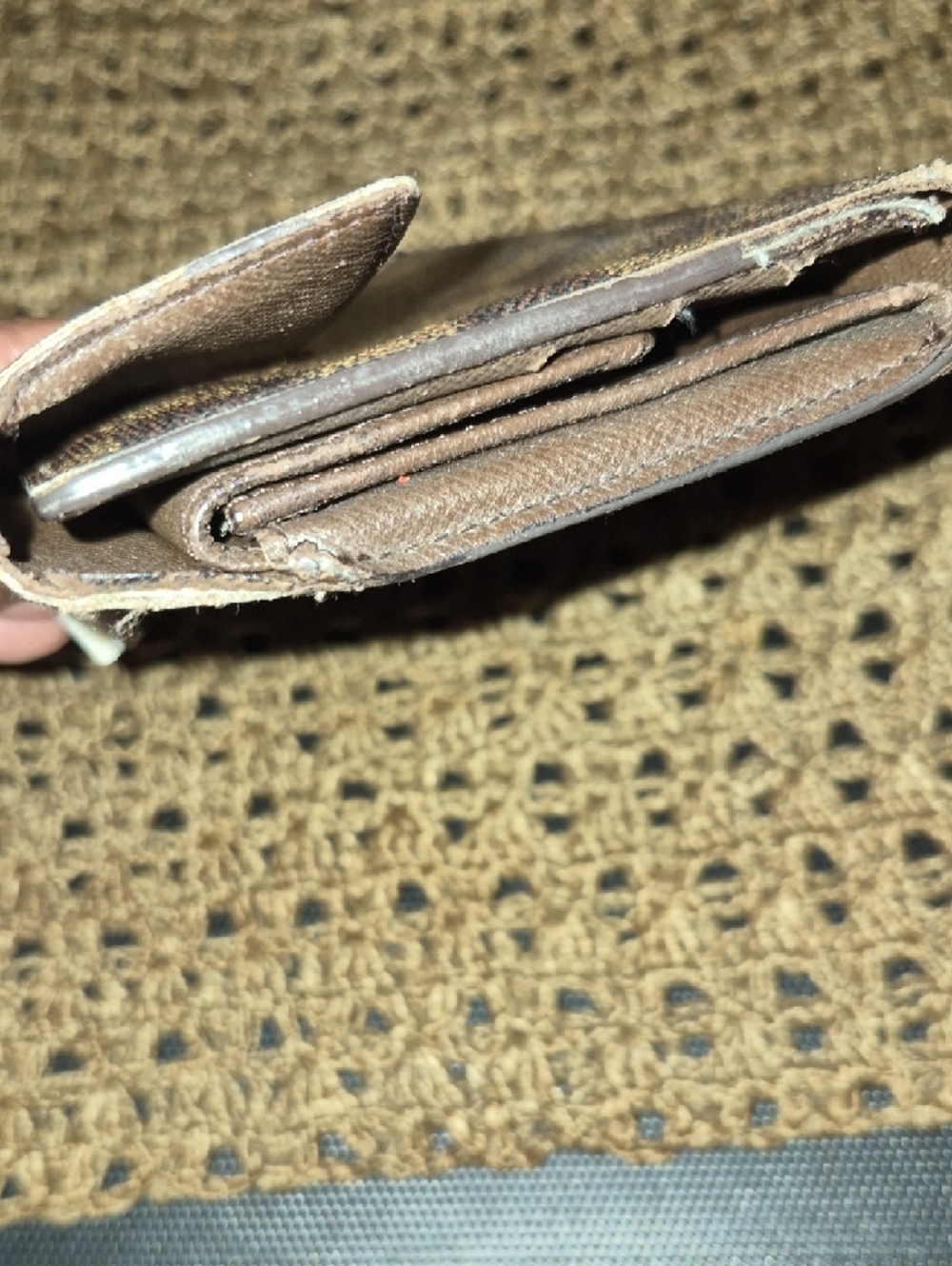 Authentic LV Damier Wallet - Picture 7 of 10